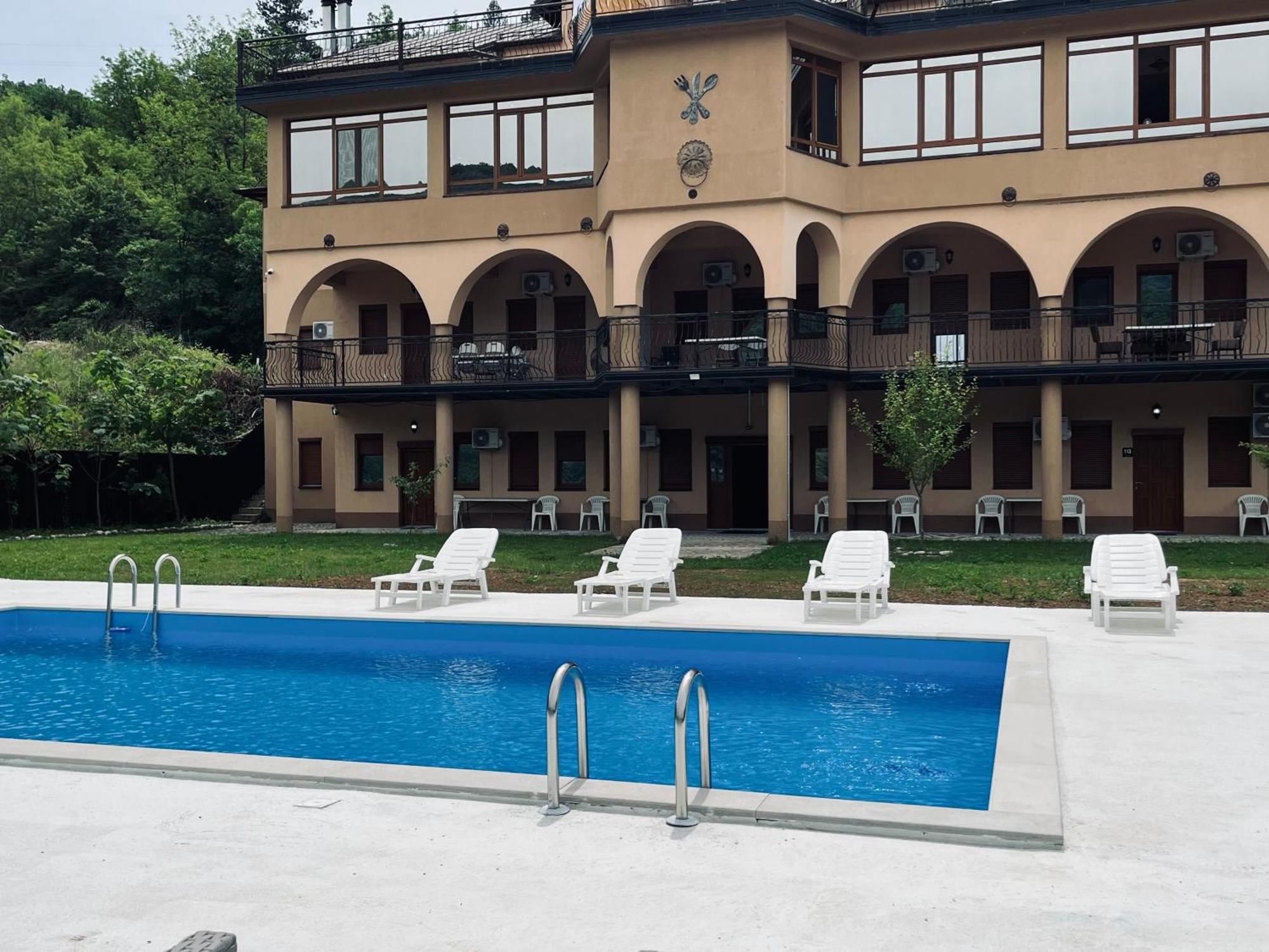 Hotel Noor 코니츠 외부 사진