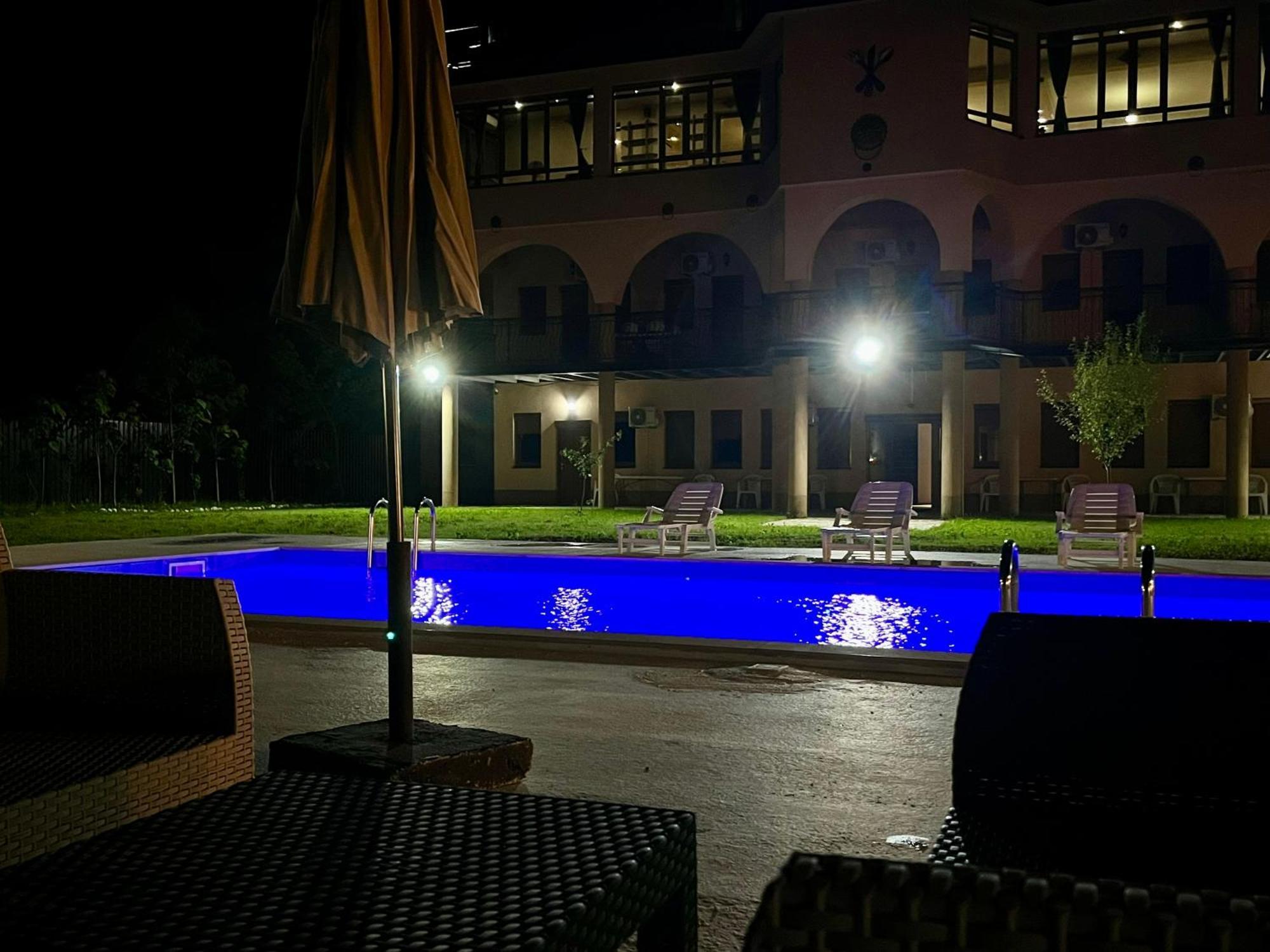 Hotel Noor 코니츠 외부 사진